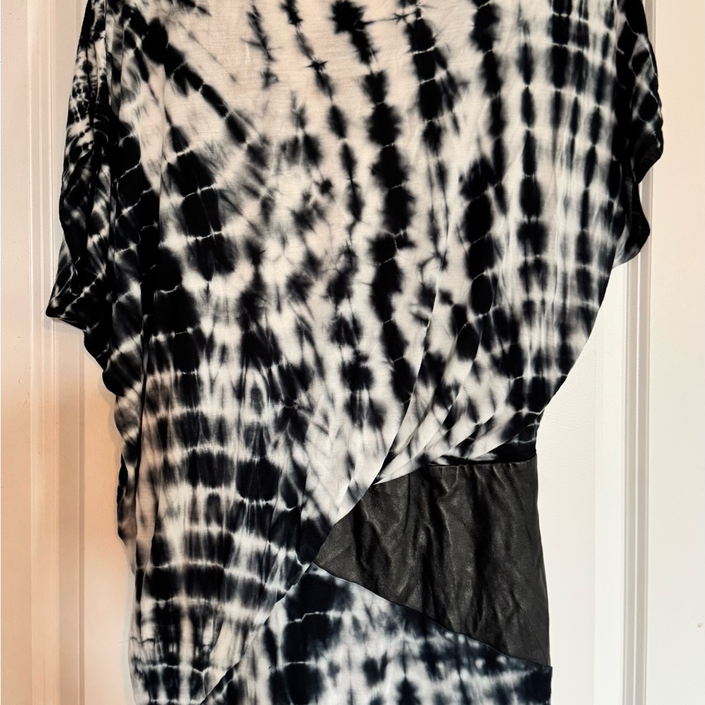 Young Fabulous & Broke Black & White Tie-Dye Dolman Sleeve Dress